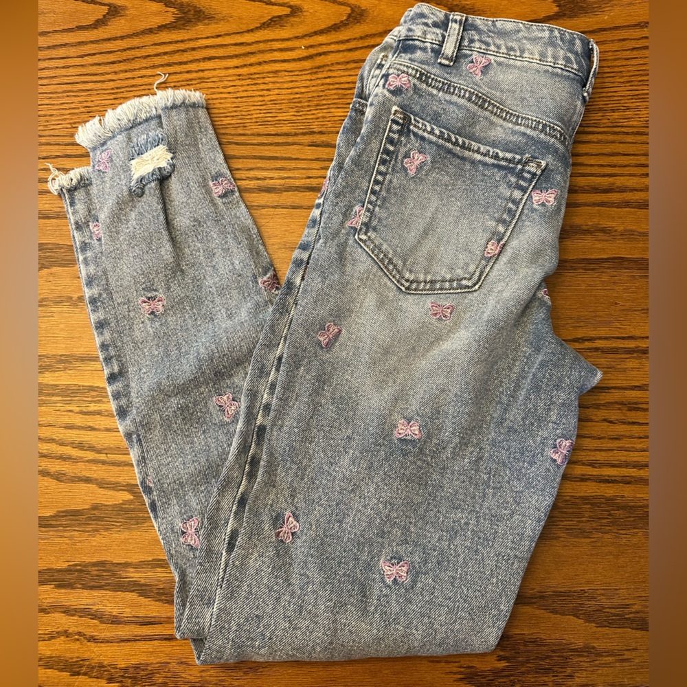 Tinseltown Light Wash Jeans with Pink Butterfly Embroidery